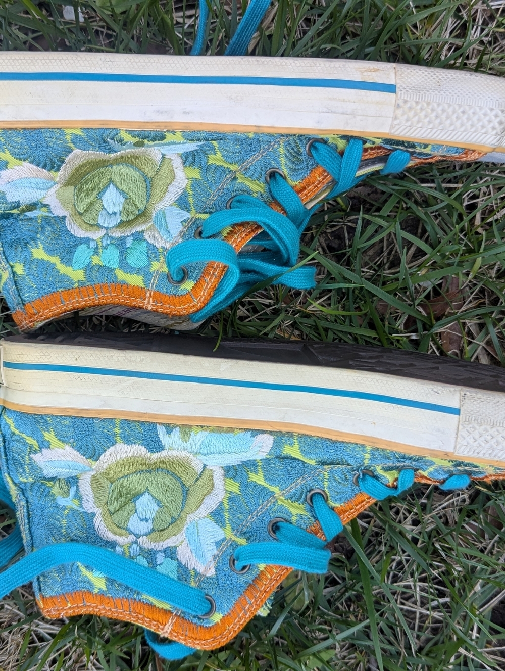 Johnny Was Biya Turquoise Floral Embroidered Vintage High-Top Sneakers Women's 8 - Picture 4 of 7